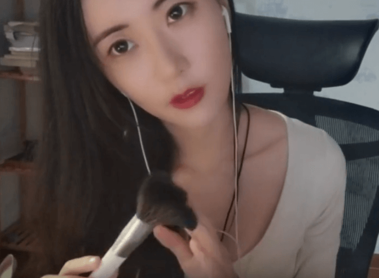 kiki瓜 亲吻你的耳朵