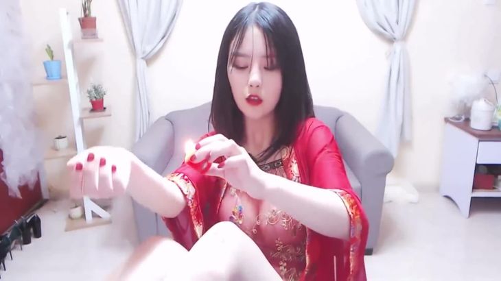 林满满ASMR收费福利红衣滴蜡烛 林满满ASMR收费福利红衣滴蜡烛