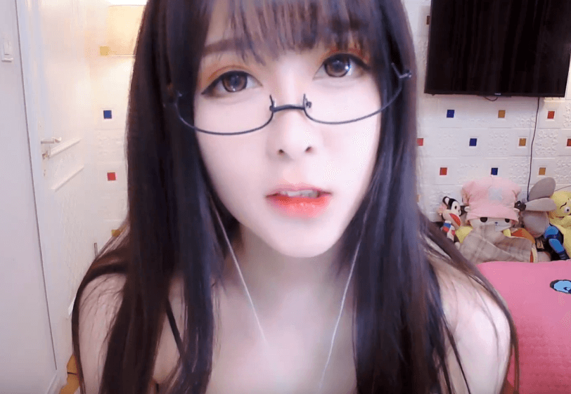 娜娜Sweet性感酥胸 刺激舔耳ASMR视频