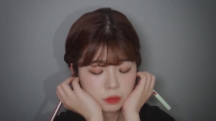 ASMR-내-귓-속-마이크-만지고-톡톡-두드리고-귀청소│하다가-잠들어서-영상이-짧아요.-잠이-엄청-잘와요.-색다른-팅글-Touching,Tapping,Cleaning-My-Ears